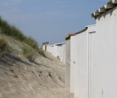 Natuur Oostkapelle strandhuisjes vanuit duinen hoog