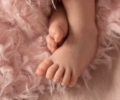 Carla Fotografie - Newborn - little baby feet